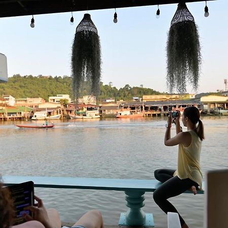 Rub Lom Chom Klong Homestay 춤폰 외부 사진