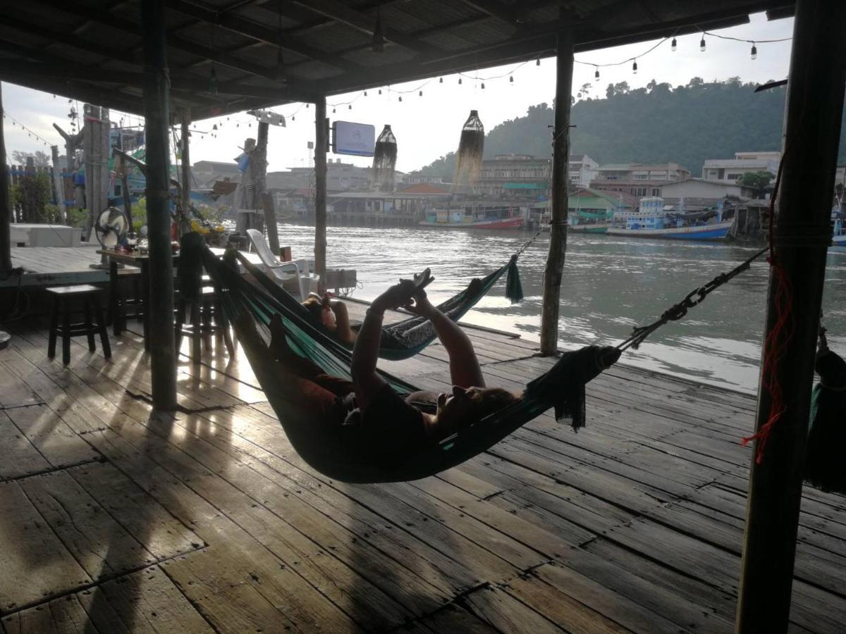 Rub Lom Chom Klong Homestay 춤폰 외부 사진