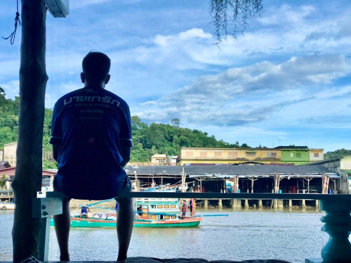 Rub Lom Chom Klong Homestay 춤폰 외부 사진