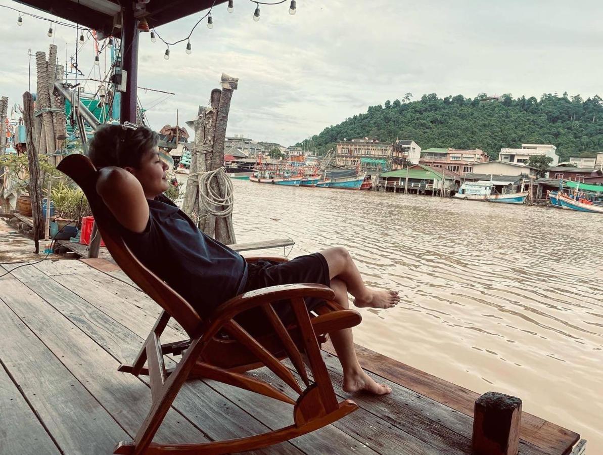Rub Lom Chom Klong Homestay 춤폰 외부 사진