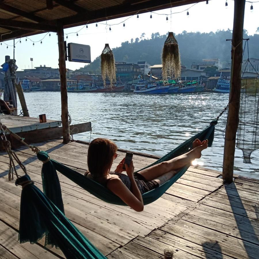 Rub Lom Chom Klong Homestay 춤폰 외부 사진