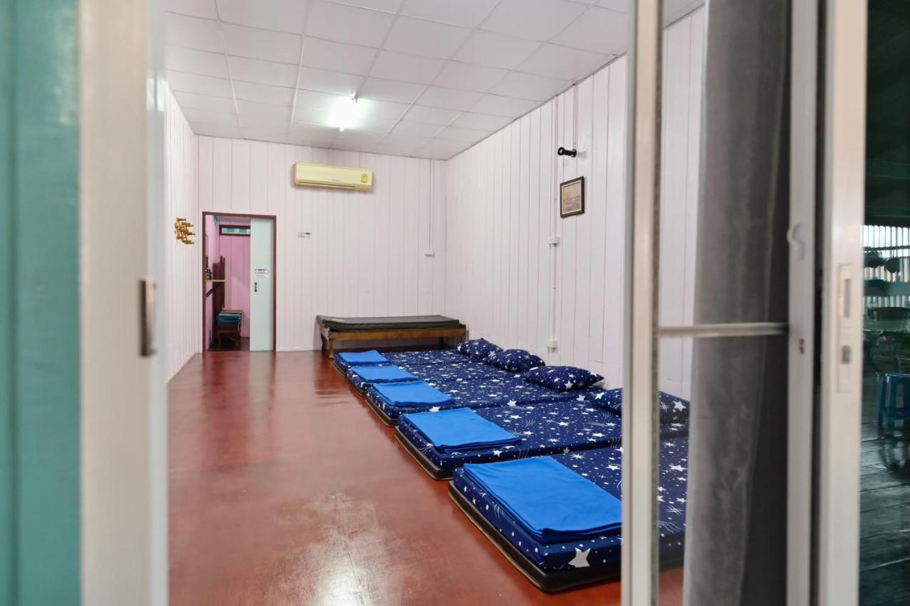 Rub Lom Chom Klong Homestay 춤폰 외부 사진