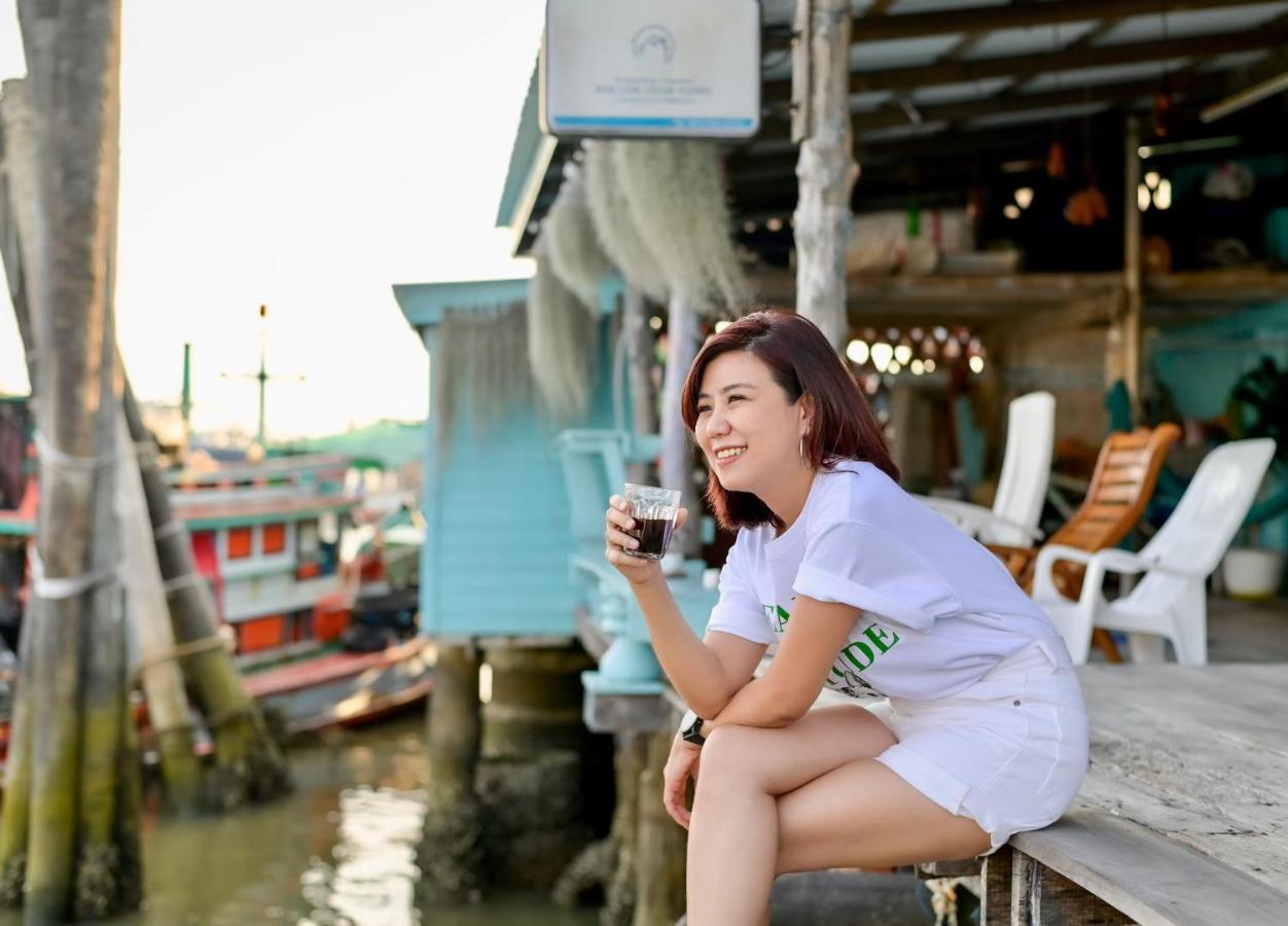 Rub Lom Chom Klong Homestay 춤폰 외부 사진