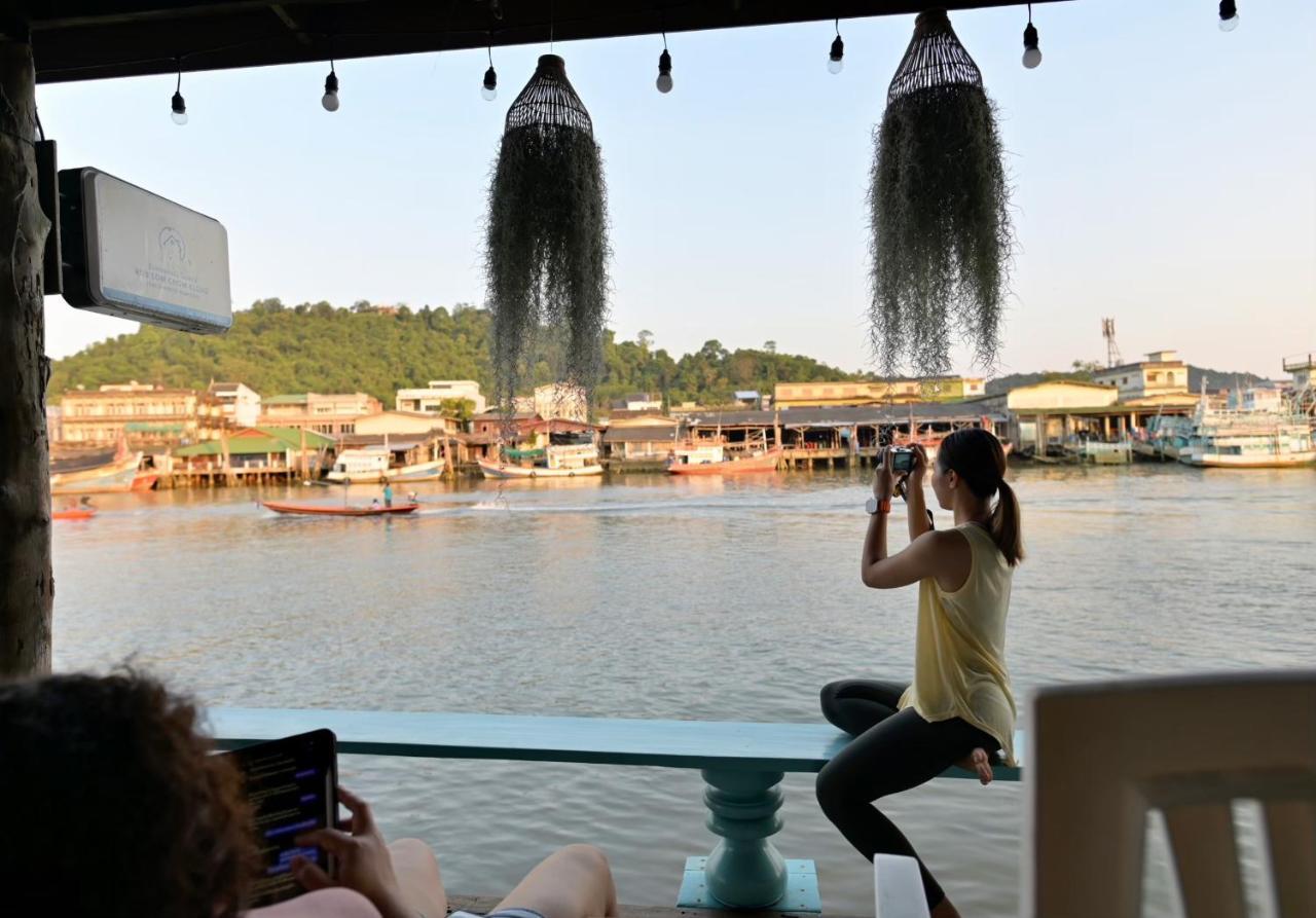 Rub Lom Chom Klong Homestay 춤폰 외부 사진