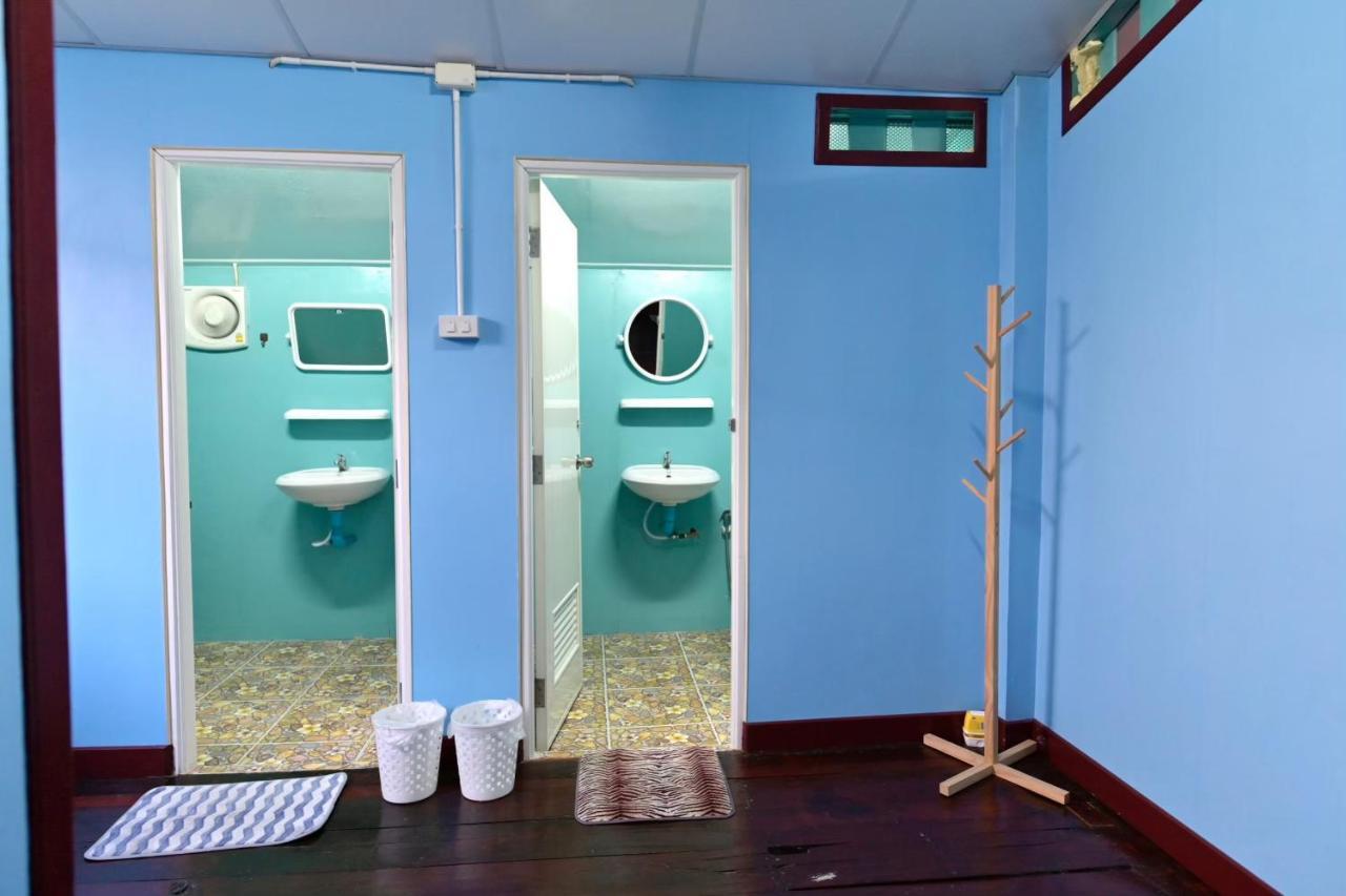 Rub Lom Chom Klong Homestay 춤폰 외부 사진