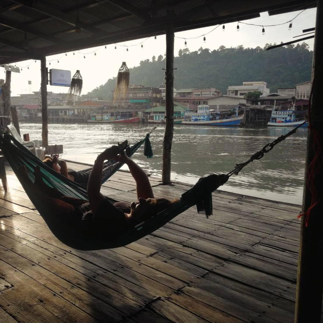 Rub Lom Chom Klong Homestay 춤폰 외부 사진