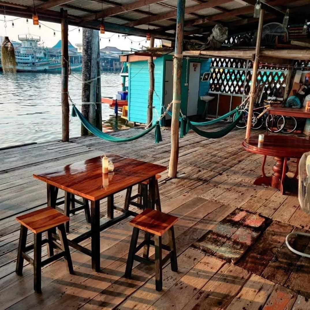 Rub Lom Chom Klong Homestay 춤폰 외부 사진