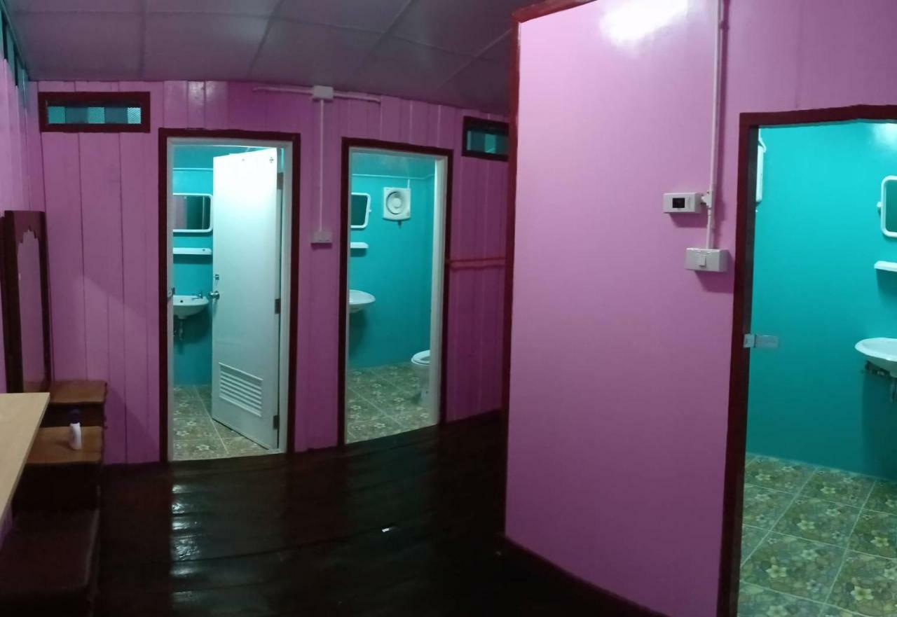 Rub Lom Chom Klong Homestay 춤폰 외부 사진