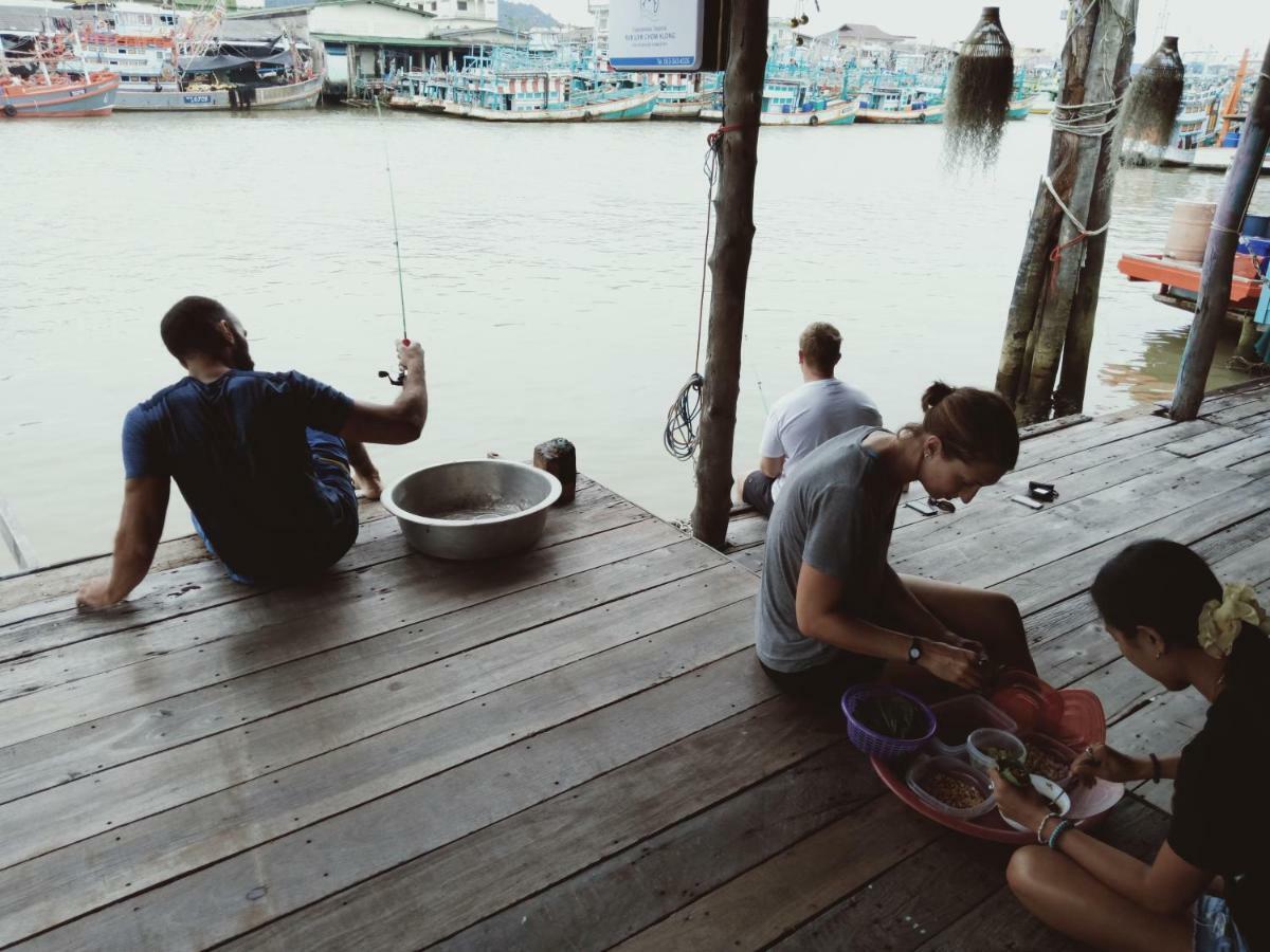 Rub Lom Chom Klong Homestay 춤폰 외부 사진
