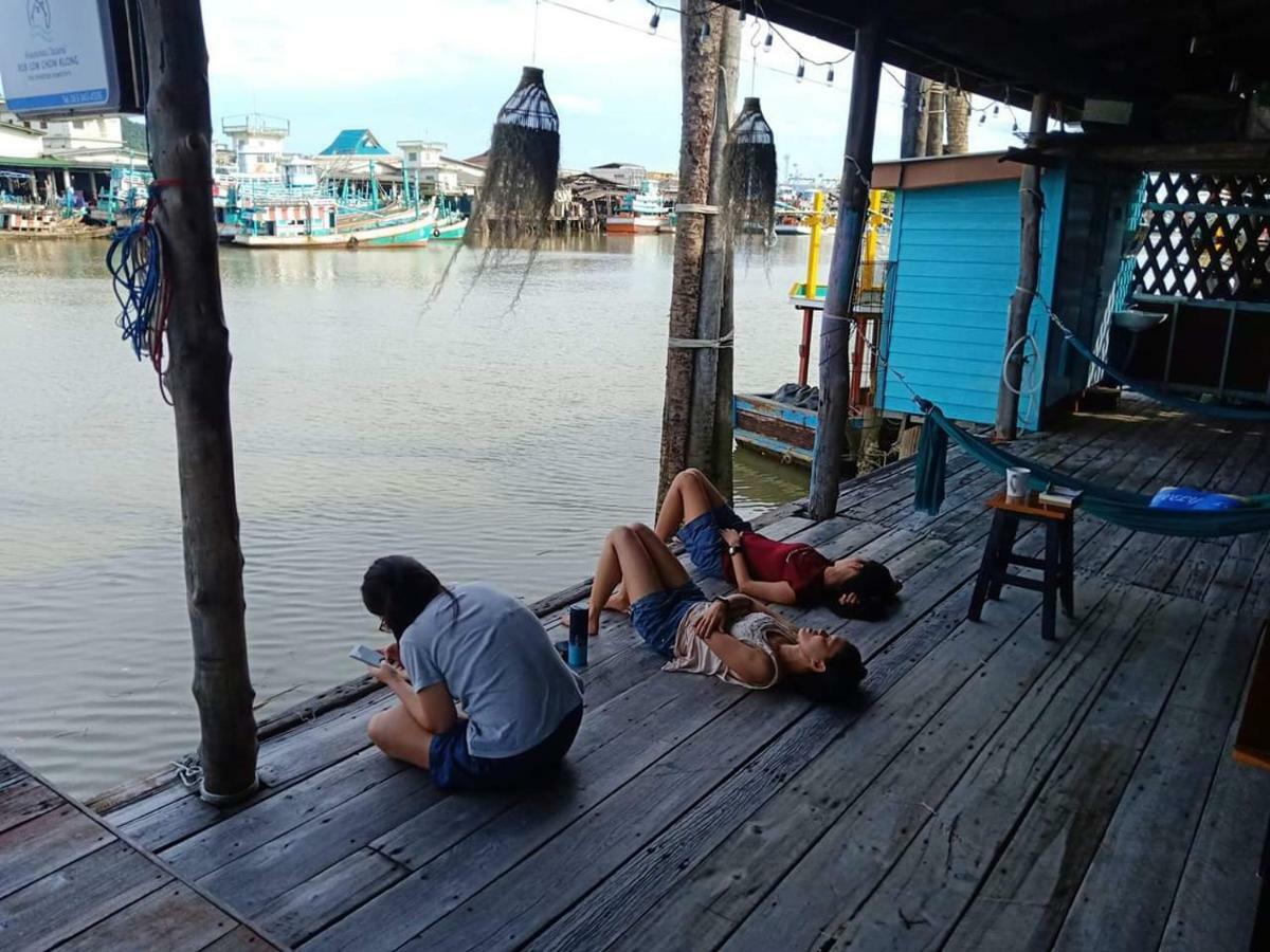 Rub Lom Chom Klong Homestay 춤폰 외부 사진