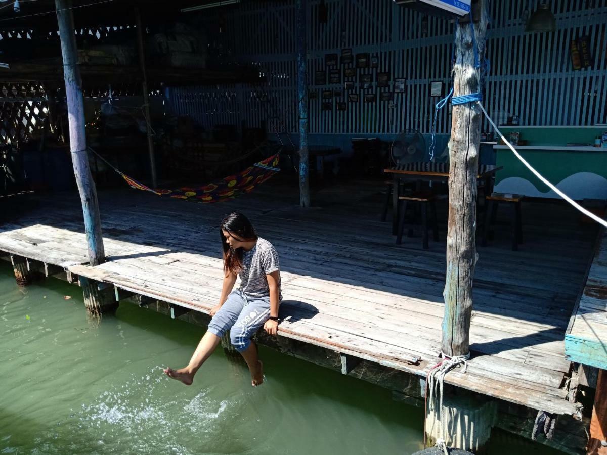 Rub Lom Chom Klong Homestay 춤폰 외부 사진