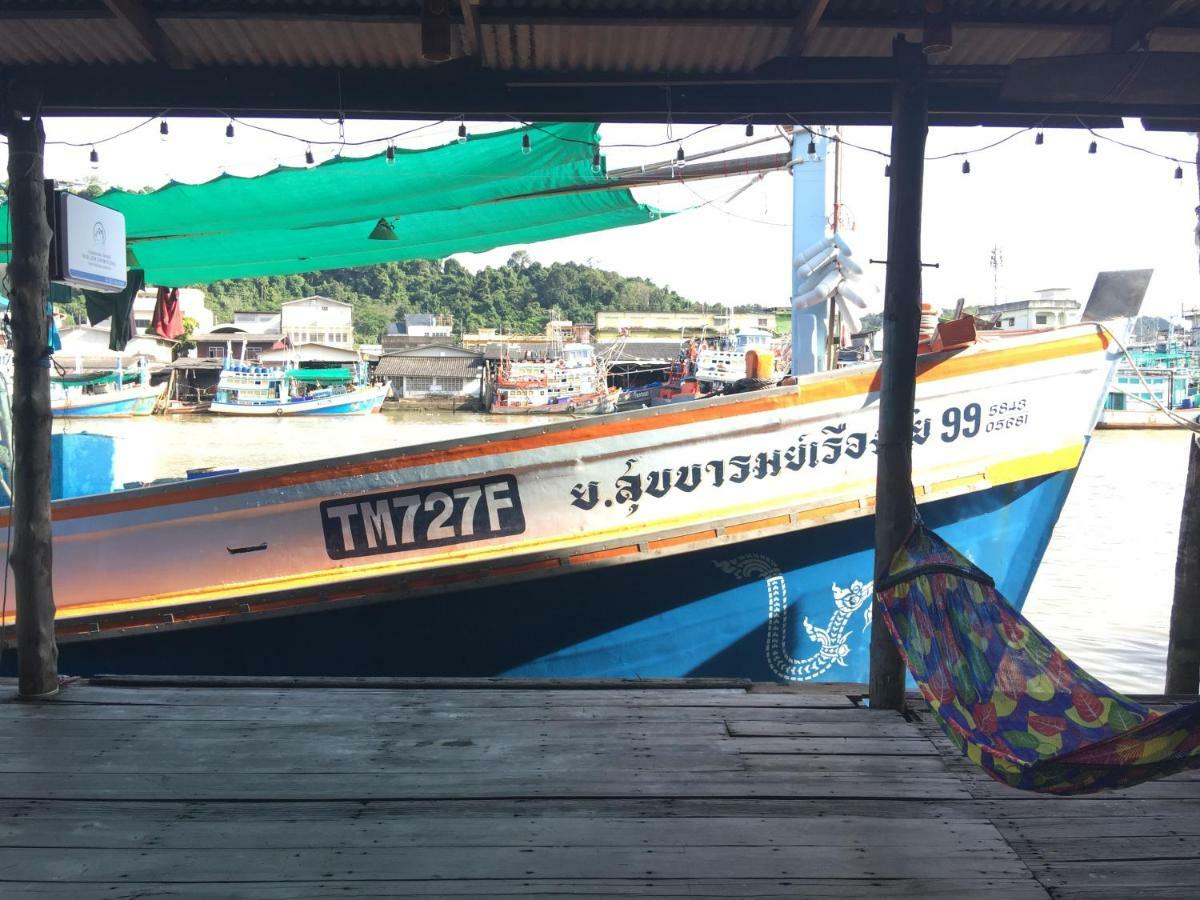 Rub Lom Chom Klong Homestay 춤폰 외부 사진