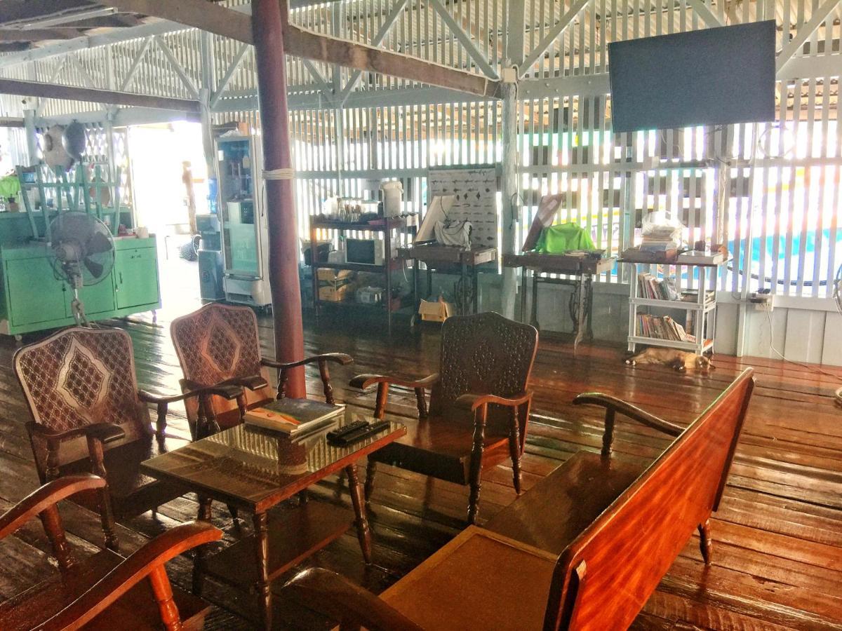 Rub Lom Chom Klong Homestay 춤폰 외부 사진