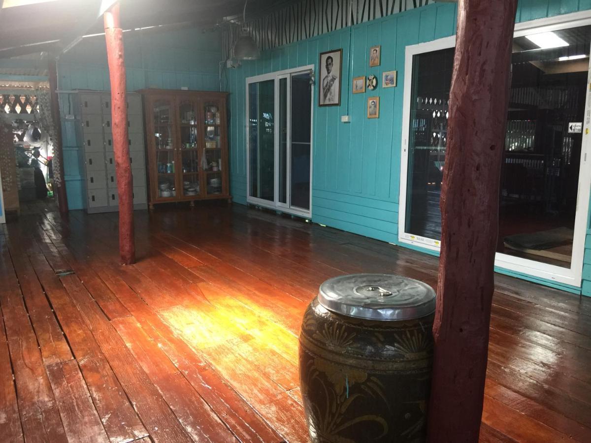 Rub Lom Chom Klong Homestay 춤폰 외부 사진