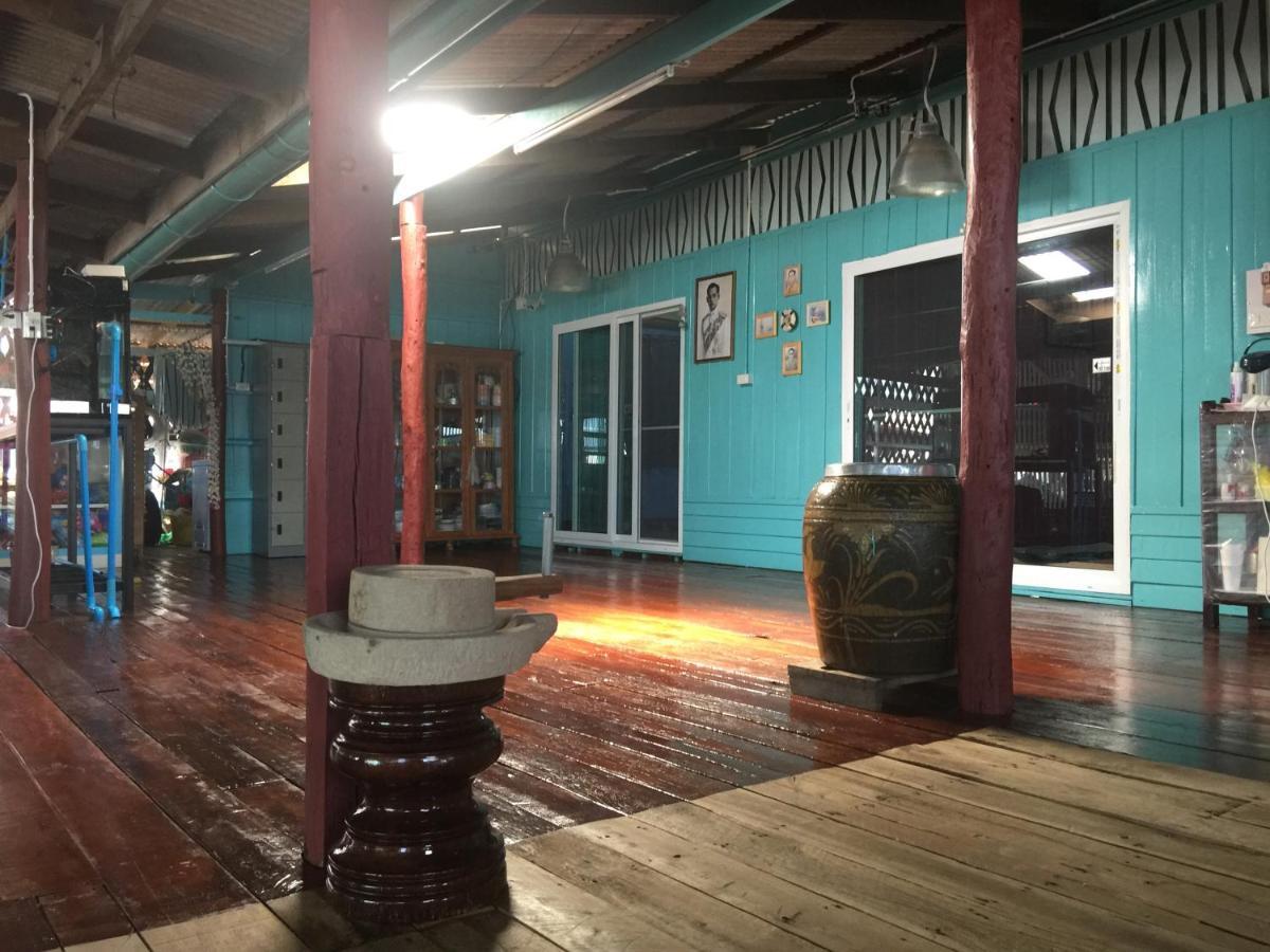 Rub Lom Chom Klong Homestay 춤폰 외부 사진