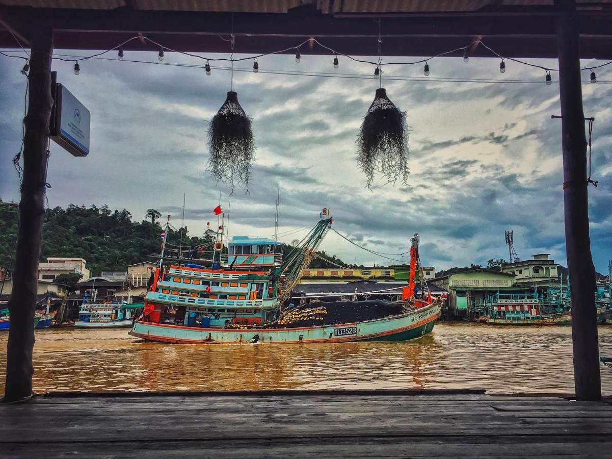Rub Lom Chom Klong Homestay 춤폰 외부 사진