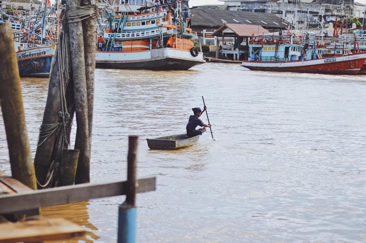 Rub Lom Chom Klong Homestay 춤폰 외부 사진